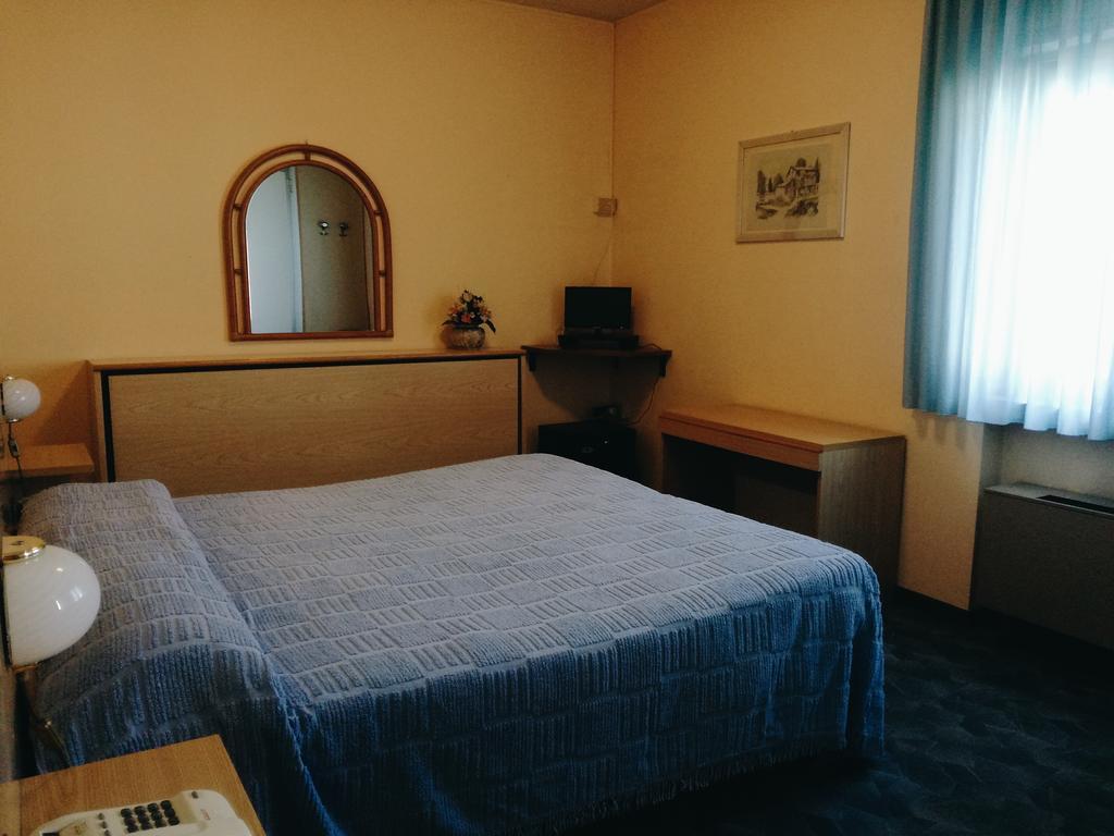 Hotel Astoria อัลโตพาสซิโอ ภายนอก รูปภาพ